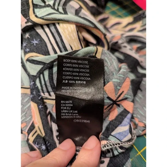 Anthropologie Margaret Jeane Leopard Top Size 6 Buttons 3/4 Sleeves Flaw - Picture 15 of 16